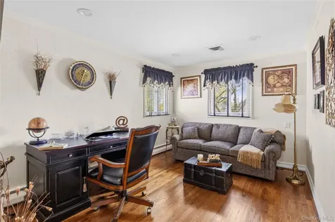 77 Lake Drive Manhasset Hills NY 11040
