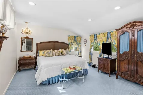 77 Lake Drive Manhasset Hills NY 11040