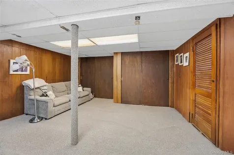 77 Lake Drive Manhasset Hills NY 11040