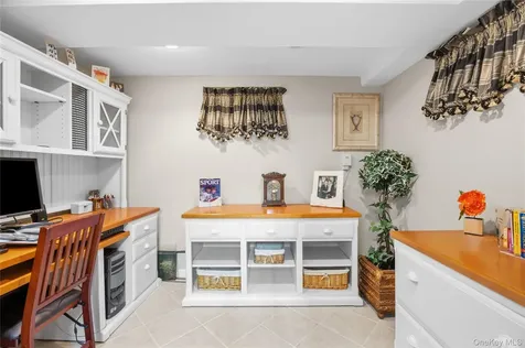 77 Lake Drive Manhasset Hills NY 11040