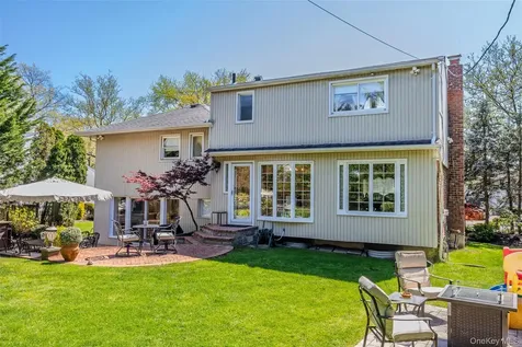 77 Lake Drive Manhasset Hills NY 11040