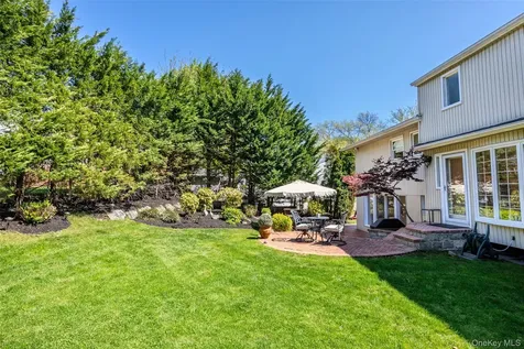 77 Lake Drive Manhasset Hills NY 11040