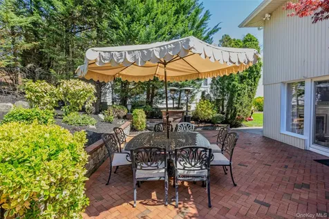 77 Lake Drive Manhasset Hills NY 11040