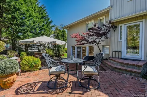 77 Lake Drive Manhasset Hills NY 11040