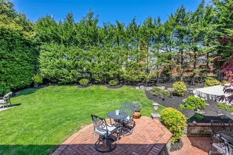 77 Lake Drive Manhasset Hills NY 11040