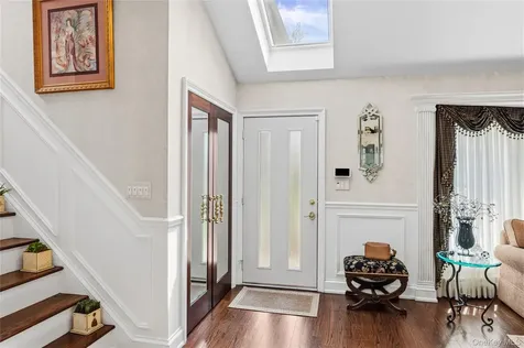 77 Lake Drive Manhasset Hills NY 11040