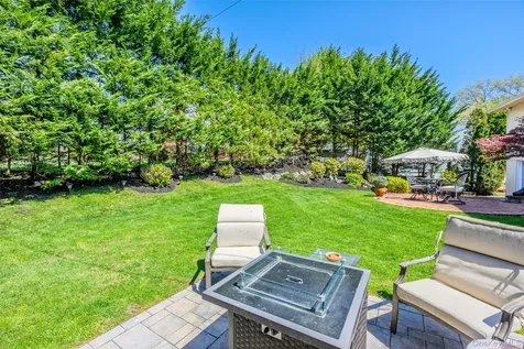 77 Lake Drive Manhasset Hills NY 11040