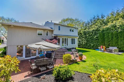 77 Lake Drive Manhasset Hills NY 11040