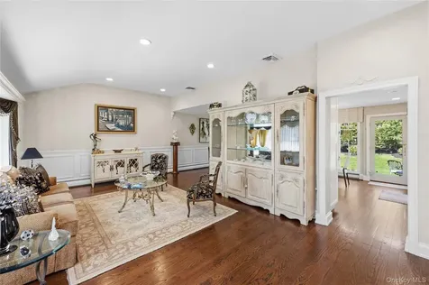 77 Lake Drive Manhasset Hills NY 11040