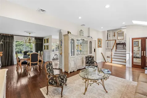 77 Lake Drive Manhasset Hills NY 11040