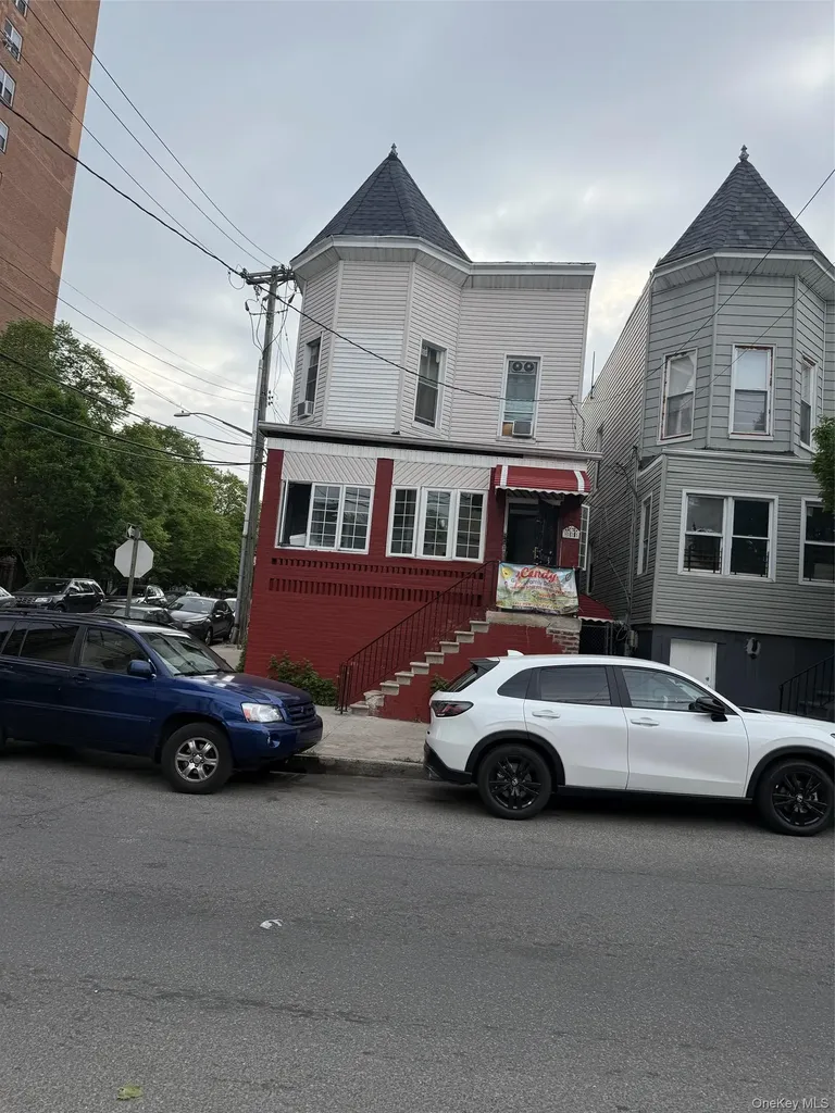 3525 Barnes Avenue Bronx NY 10467
