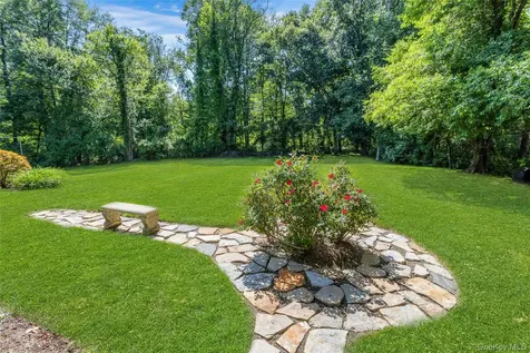 17 Byram Lake Road Armonk NY 10504
