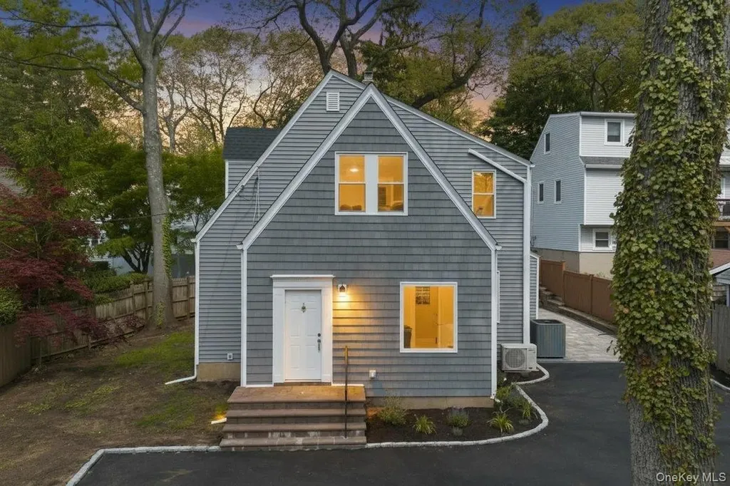10 Harby Drive Huntington NY 11743