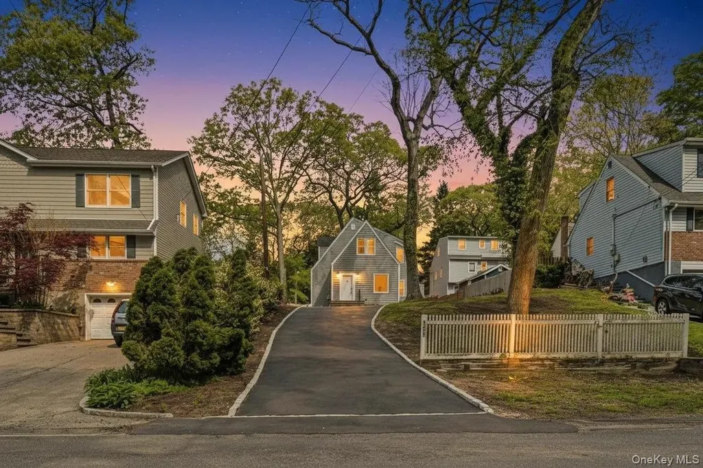 10 Harby Drive Huntington NY 11743