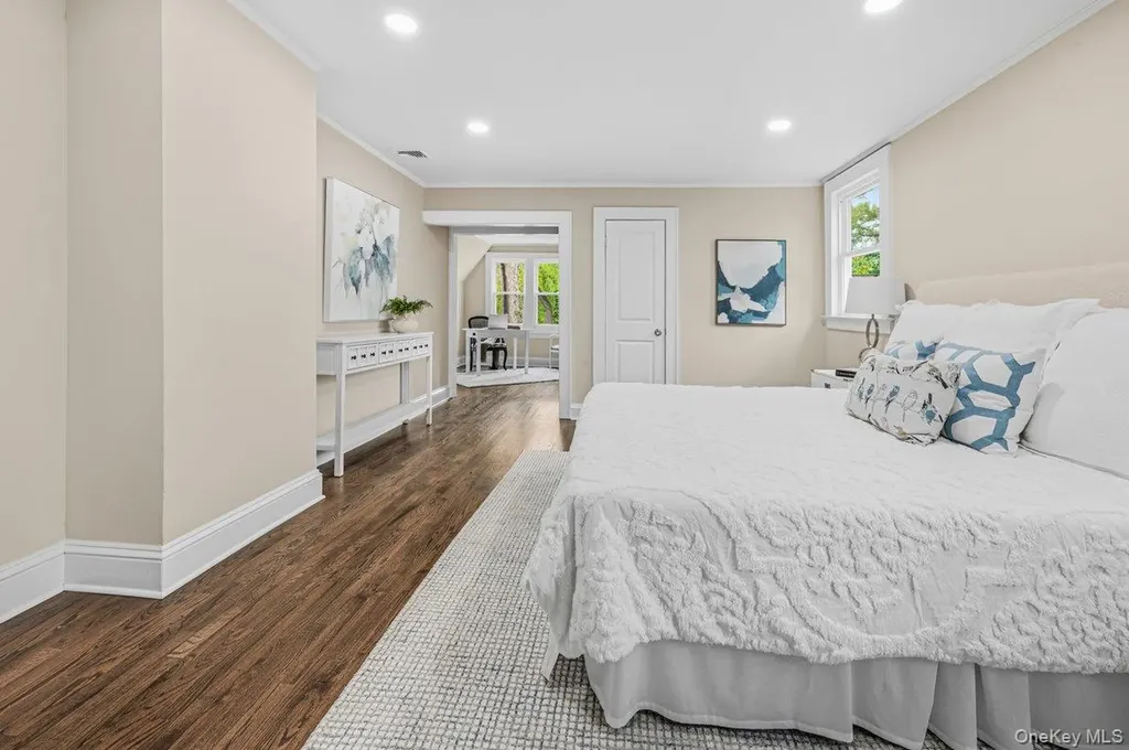 10 Harby Drive Huntington NY 11743