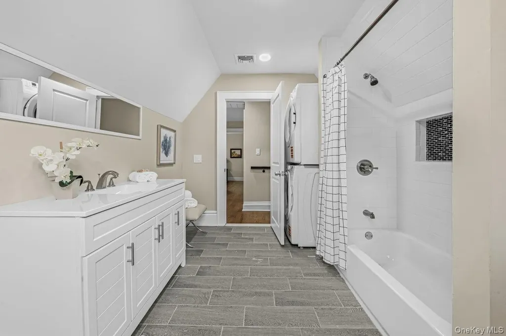 10 Harby Drive Huntington NY 11743