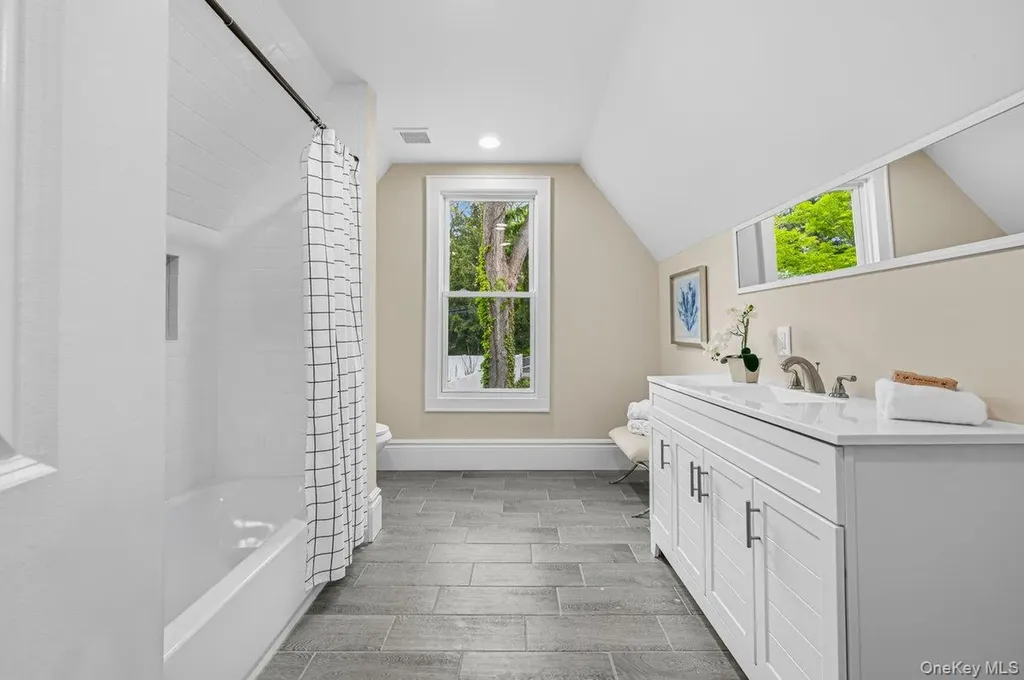 10 Harby Drive Huntington NY 11743