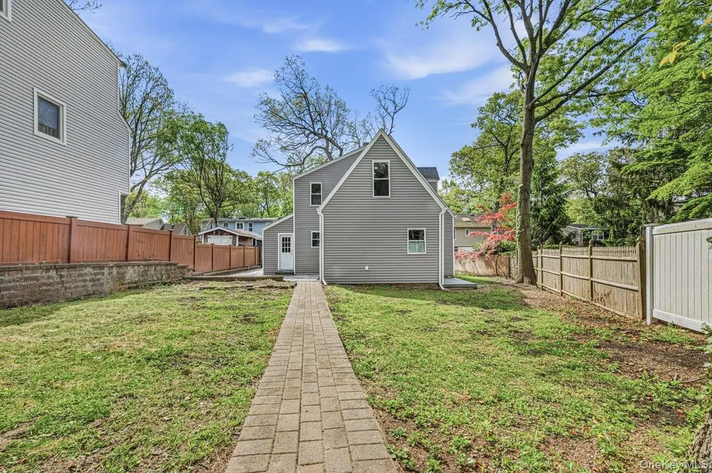 10 Harby Drive Huntington NY 11743