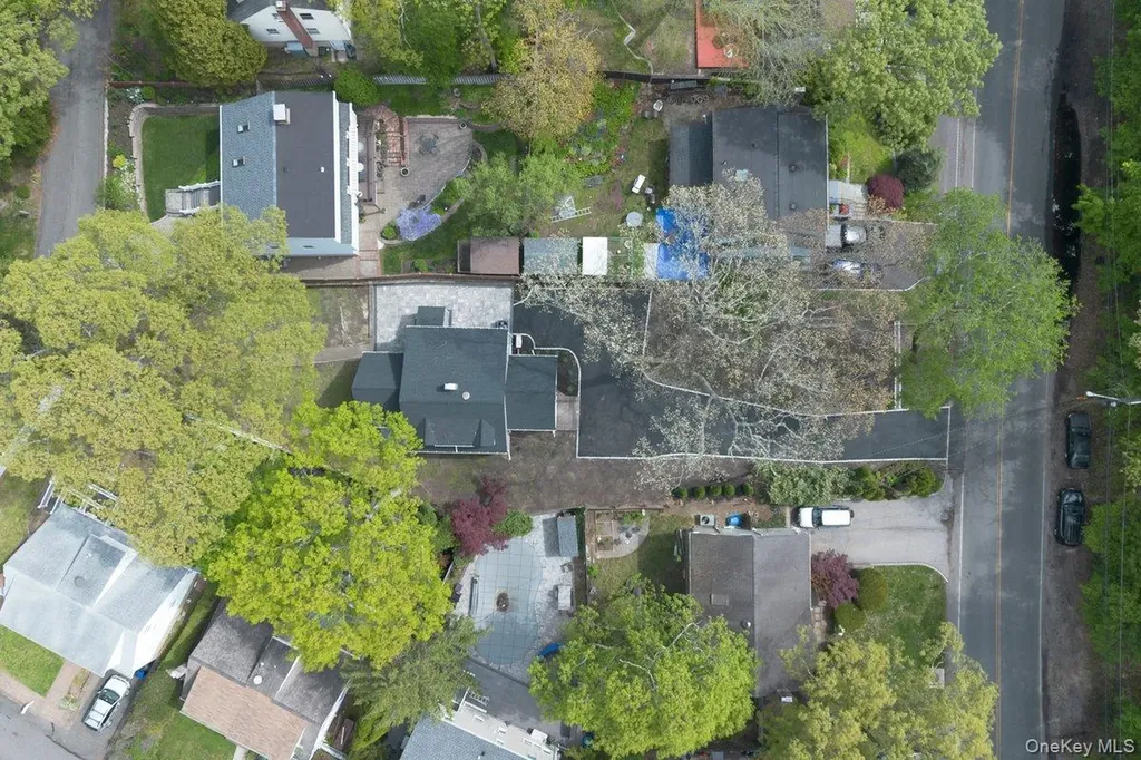 10 Harby Drive Huntington NY 11743