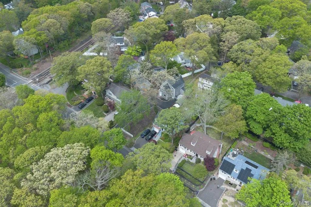 10 Harby Drive Huntington NY 11743
