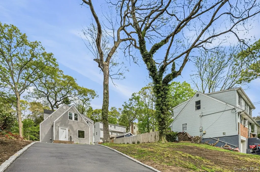 10 Harby Drive Huntington NY 11743