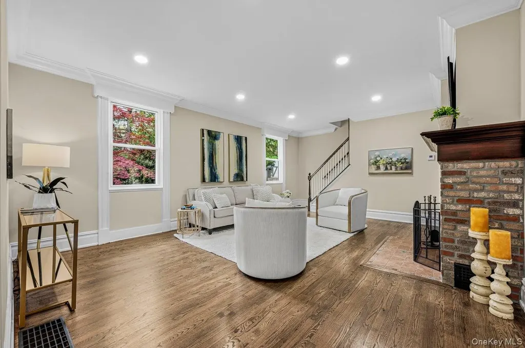 10 Harby Drive Huntington NY 11743