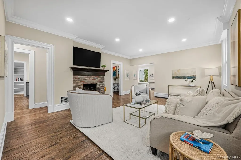10 Harby Drive Huntington NY 11743