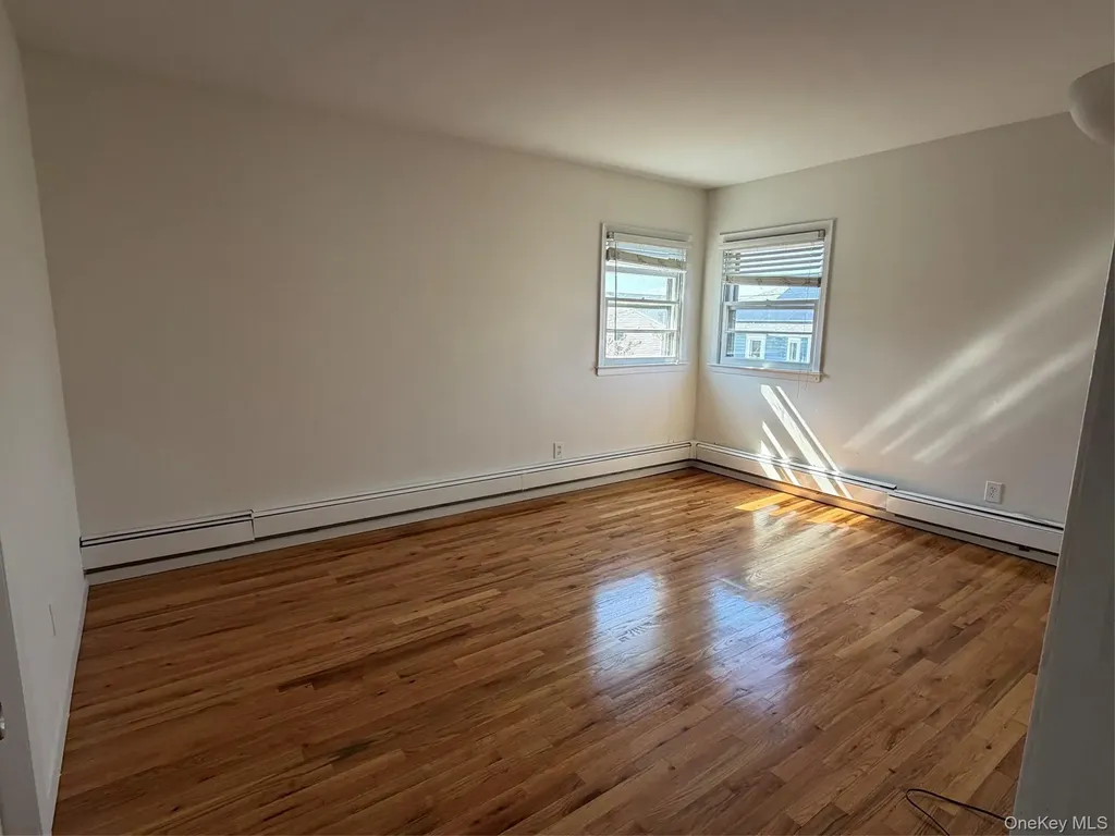561 E Olive Street Long Beach NY 11561