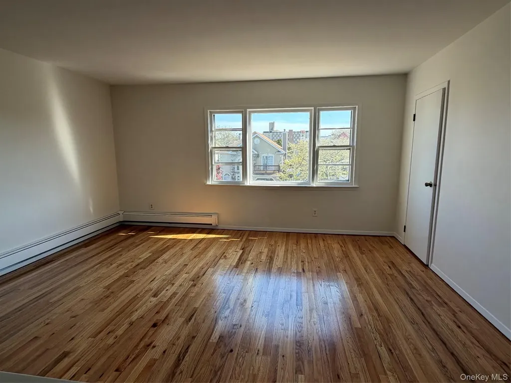 561 E Olive Street Long Beach NY 11561