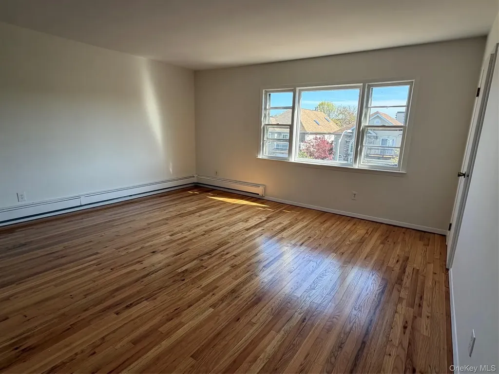 561 E Olive Street Long Beach NY 11561