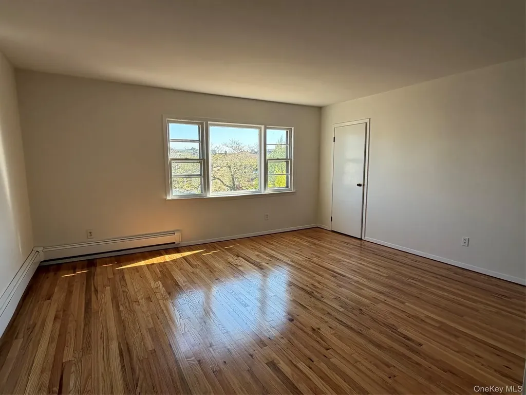561 E Olive Street Long Beach NY 11561