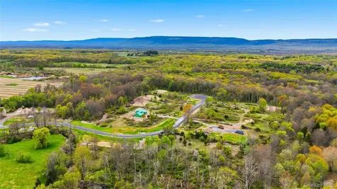 11 Scenic Meadow Drive Gardiner NY 12525