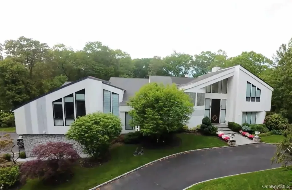 80 Tall Oak Crescent Syosset NY 11791