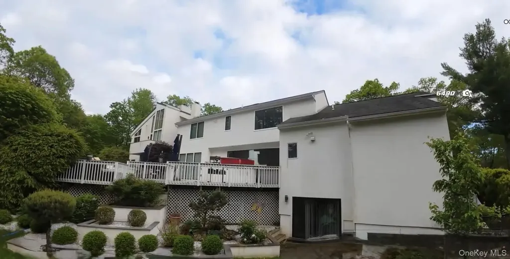 80 Tall Oak Crescent Syosset NY 11791