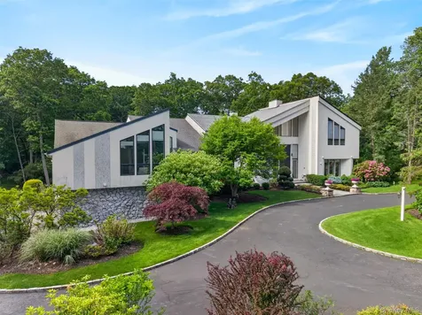 80 Tall Oak Crescent Syosset NY 11791