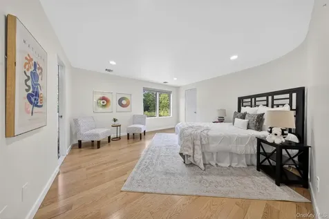 80 Tall Oak Crescent Syosset NY 11791