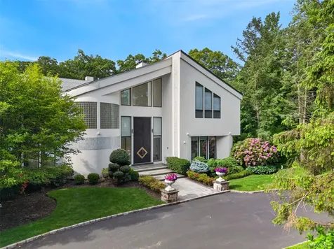 80 Tall Oak Crescent Syosset NY 11791