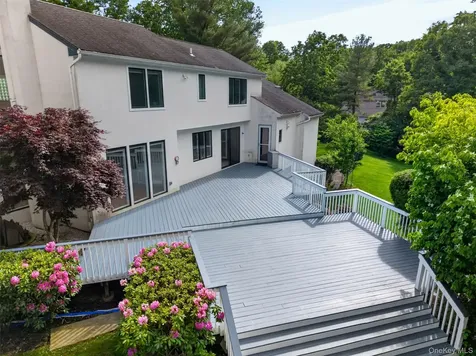 80 Tall Oak Crescent Syosset NY 11791
