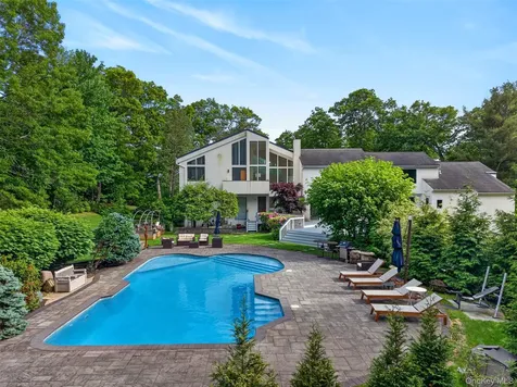 80 Tall Oak Crescent Syosset NY 11791