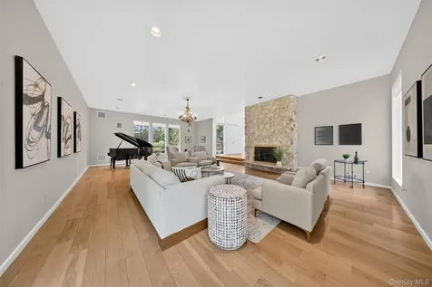 80 Tall Oak Crescent Syosset NY 11791