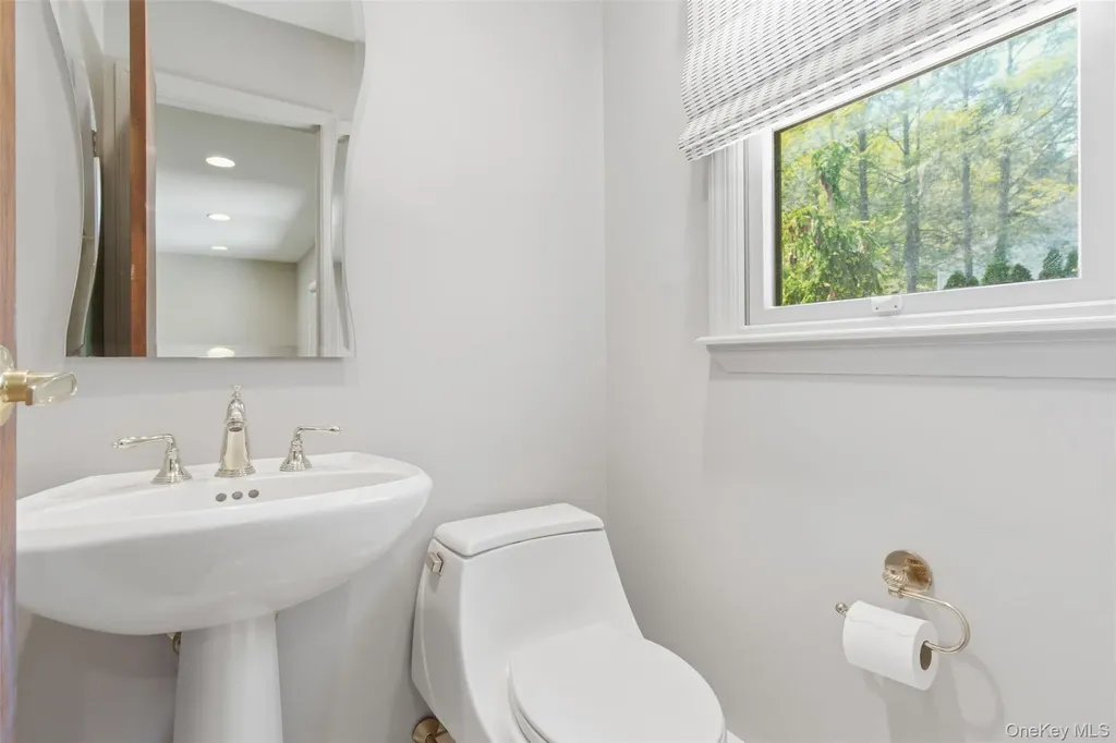 16 Amherst Lane Smithtown NY 11787