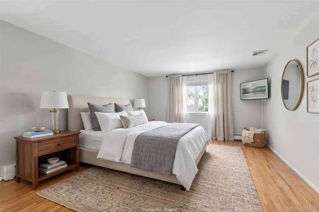 16 Amherst Lane Smithtown NY 11787