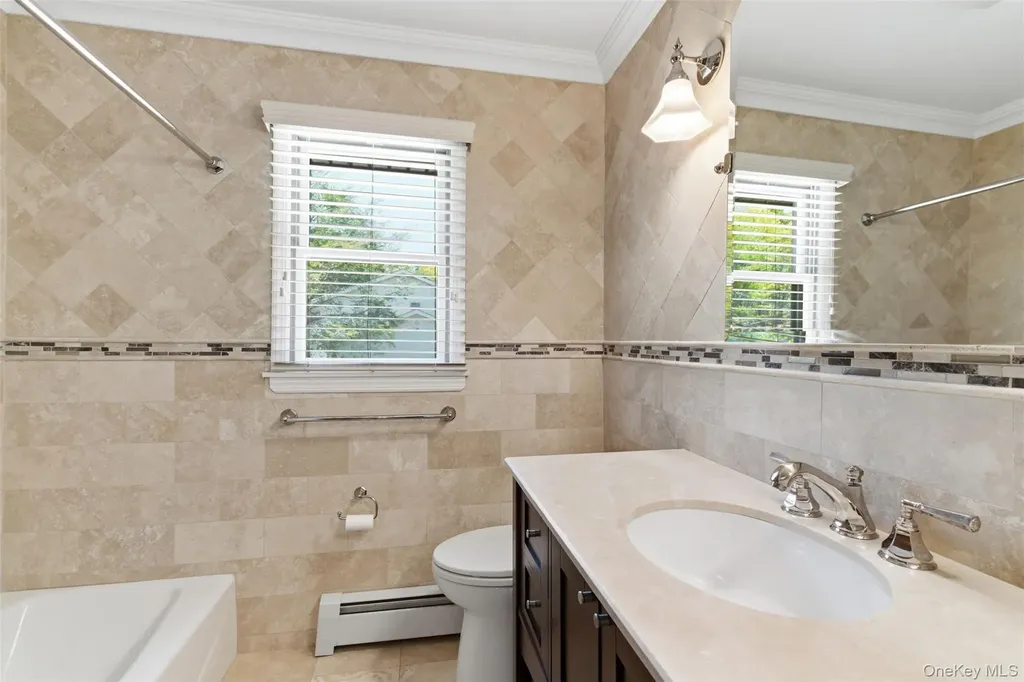 16 Amherst Lane Smithtown NY 11787