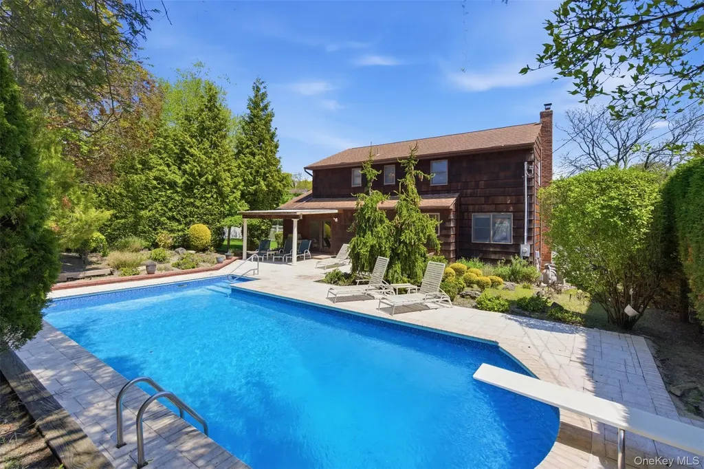 16 Amherst Lane Smithtown NY 11787