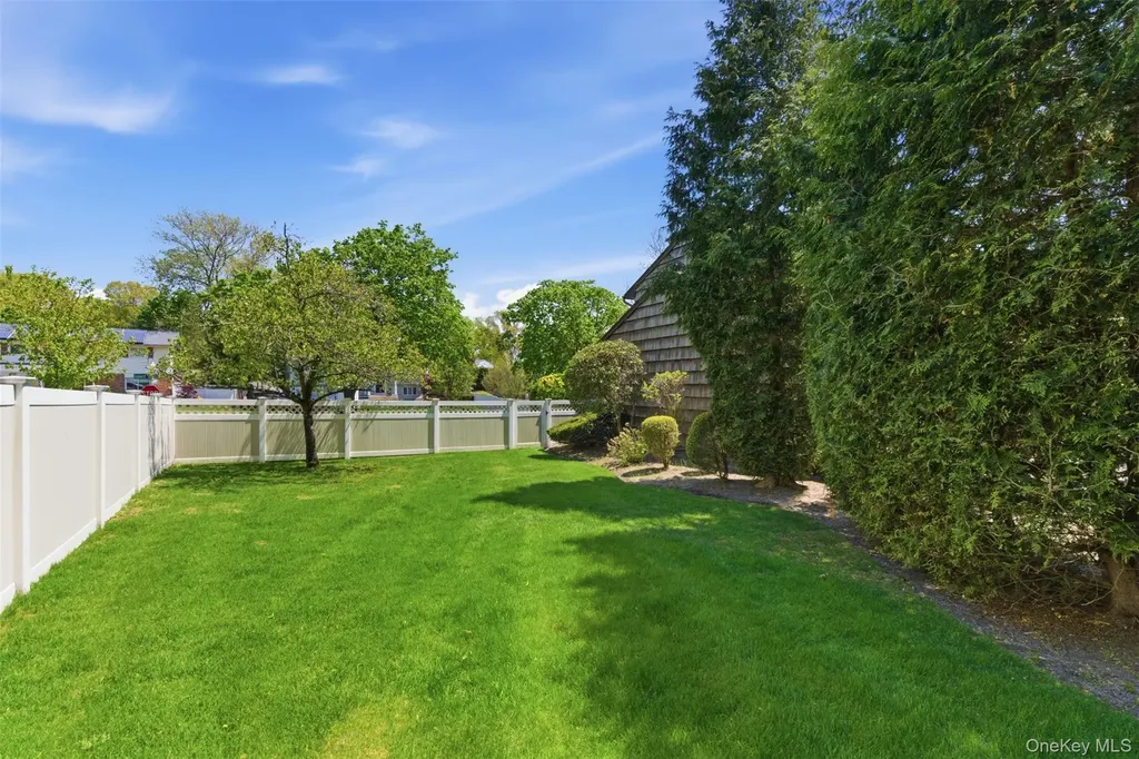 16 Amherst Lane Smithtown NY 11787