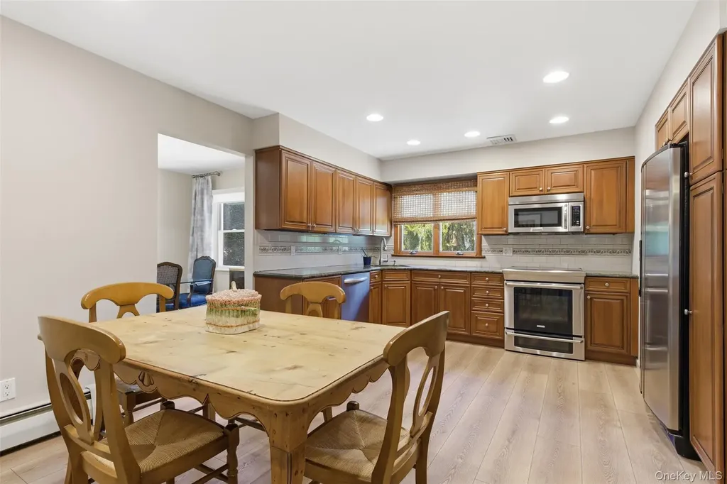 16 Amherst Lane Smithtown NY 11787
