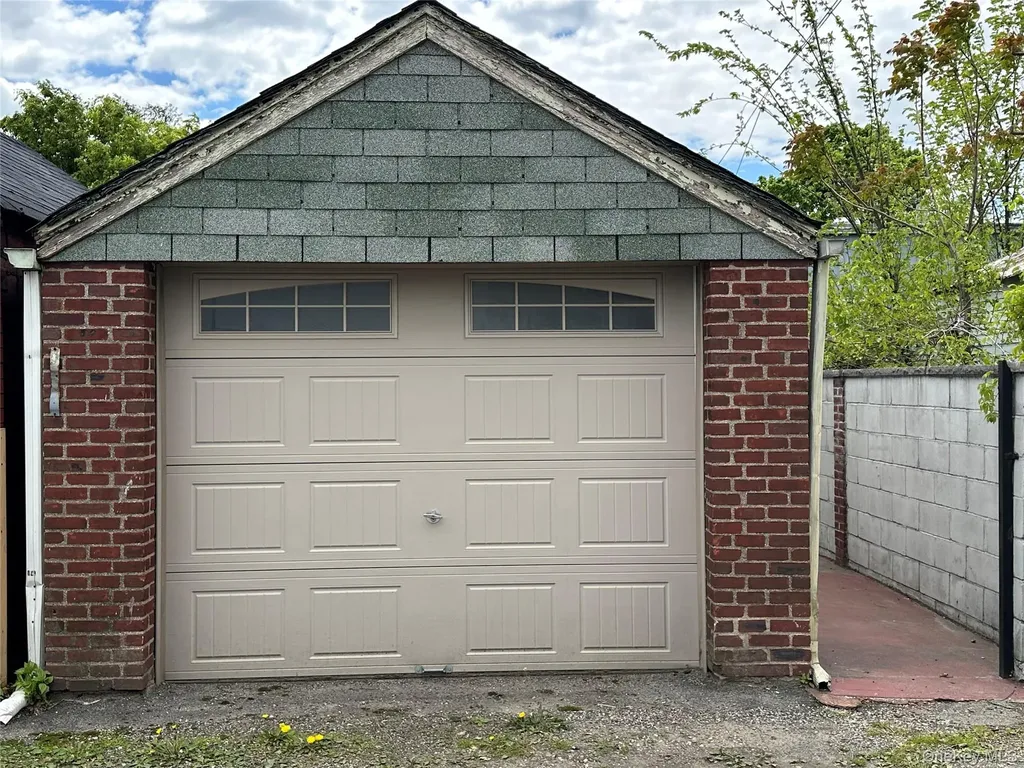 6473 59th Avenue Maspeth NY 11378