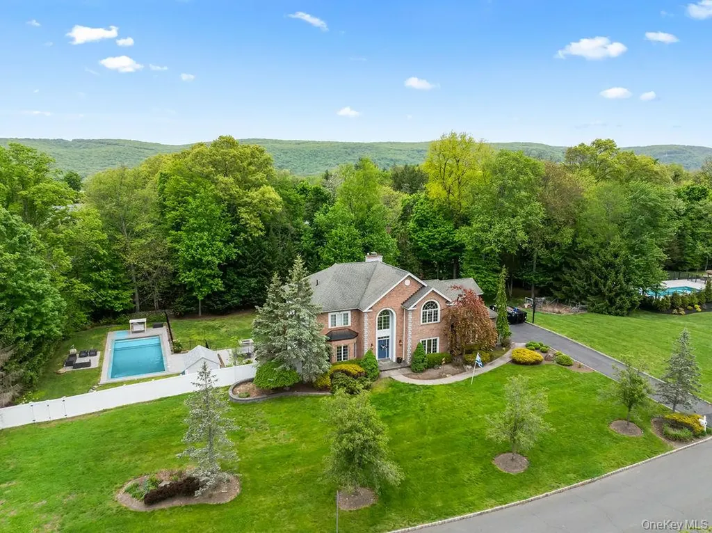 24 Oxford Drive Suffern NY 10901