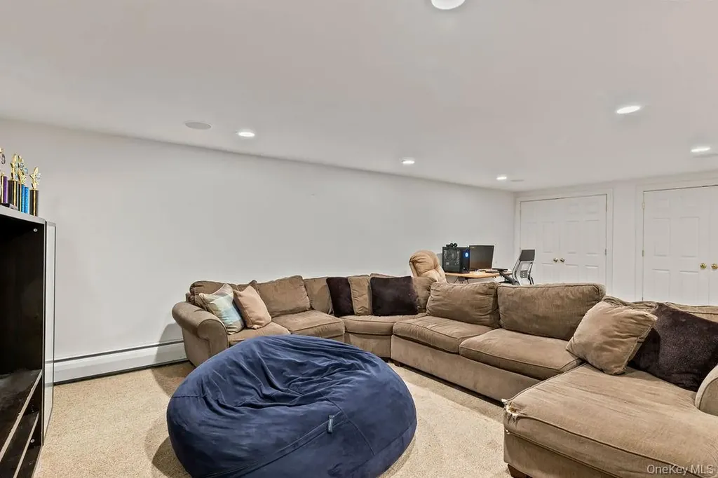 24 Oxford Drive Suffern NY 10901
