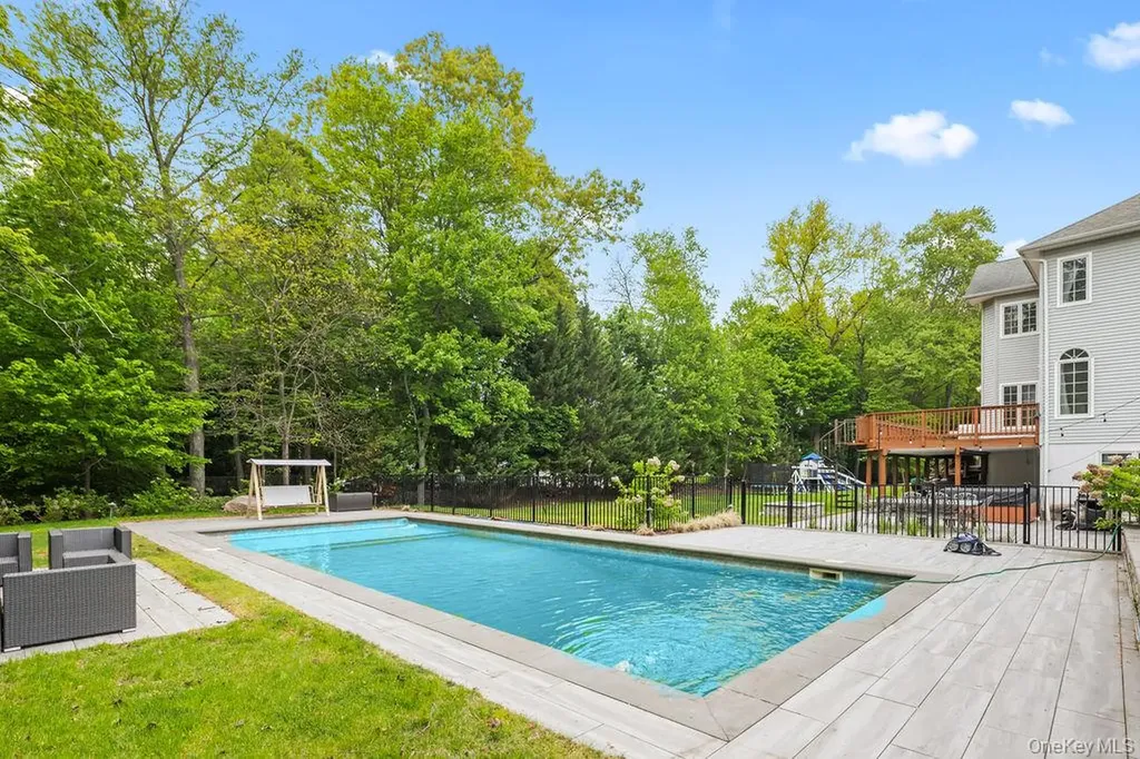 24 Oxford Drive Suffern NY 10901